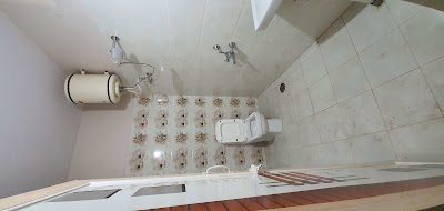 The Beehive Hostel — washroom with geyser and hot water